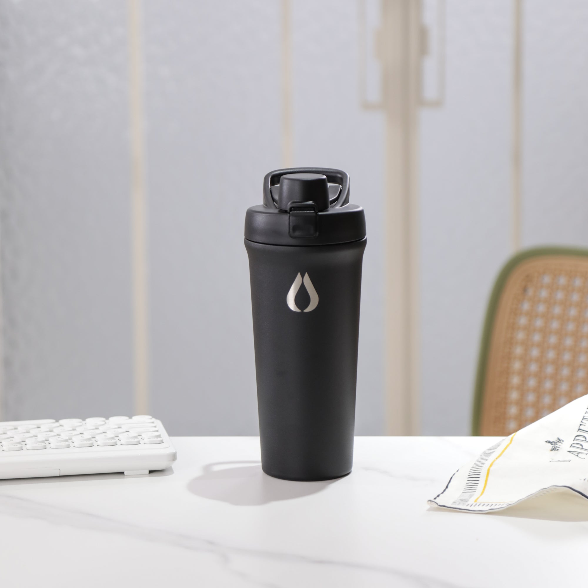 Shaker - 750ML - Svart