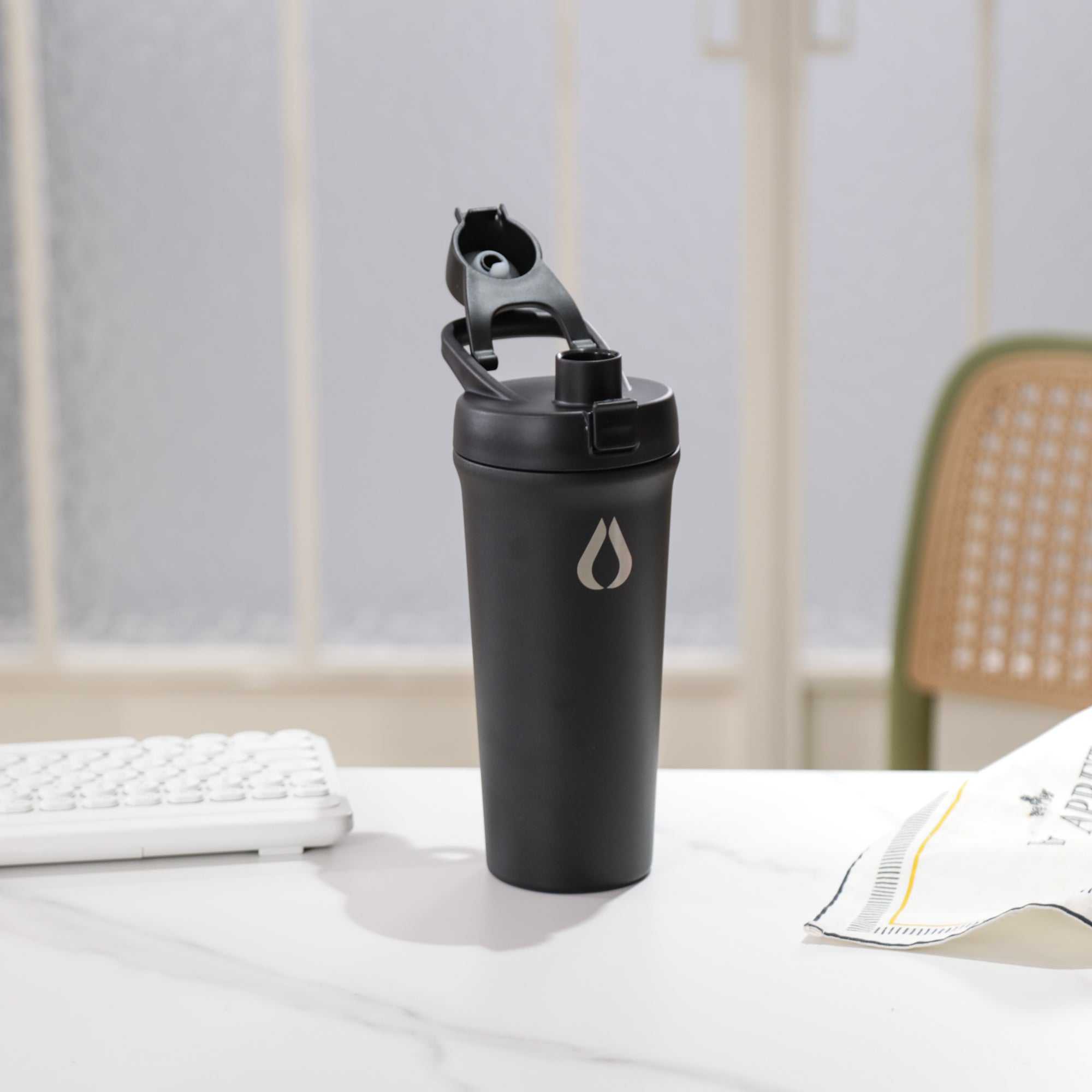 Shaker - 750ML - Svart